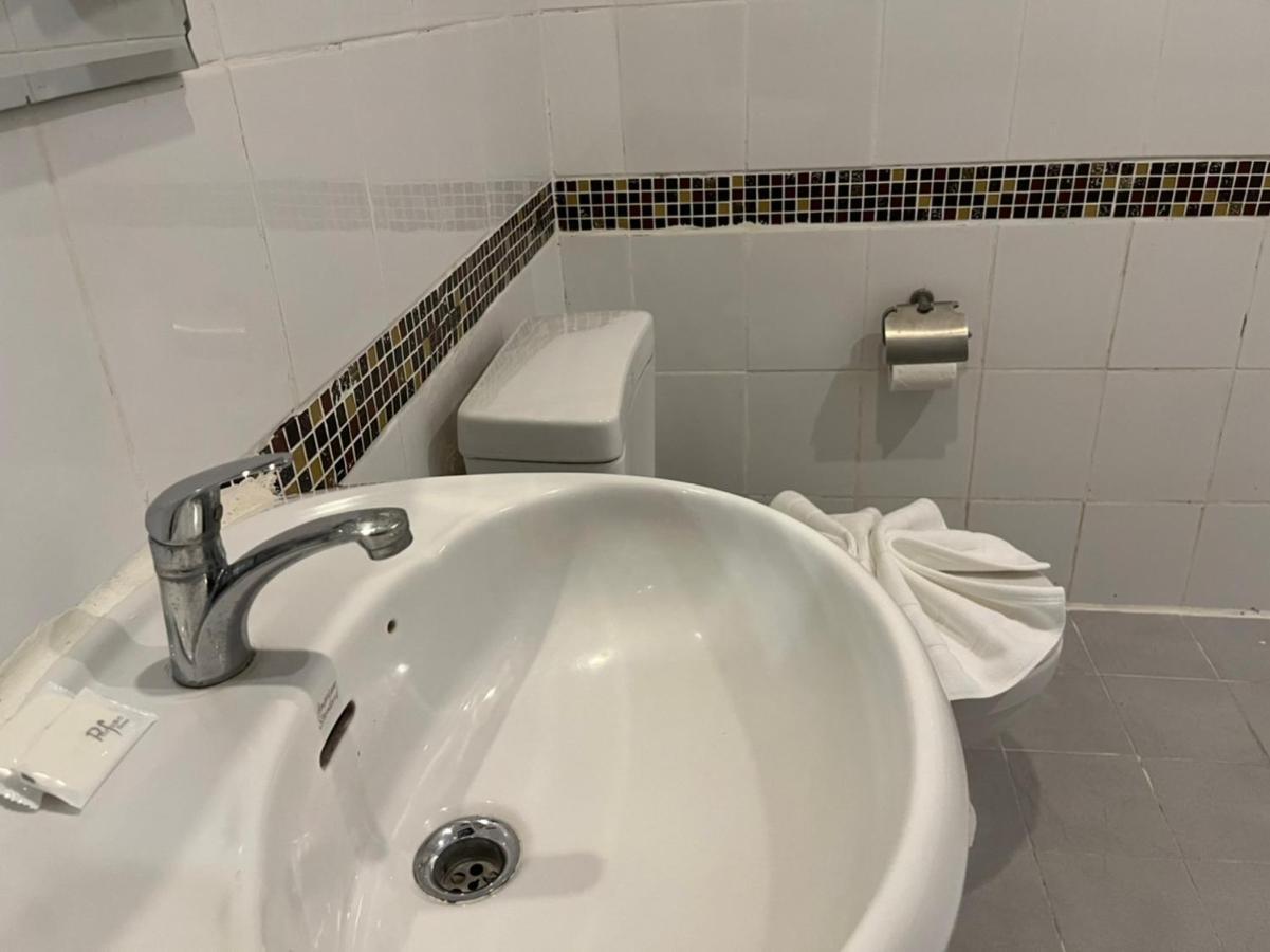Cozy Rooms Asoke Банкок Екстериор снимка